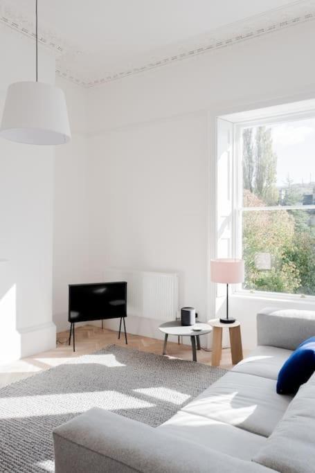 Appartamento Spacious Georgian Pad - Free Parking - Walk To Bath Esterno foto